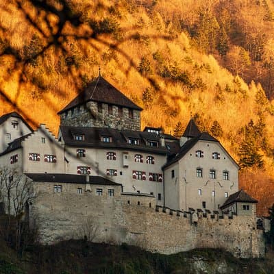 Discover Unique Gift Experiences in Vaduz for Culture Enthusiasts