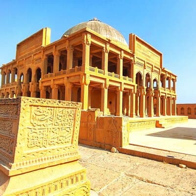 Unveiling Karachi: Extraordinary Gift Experiences in Pakistan