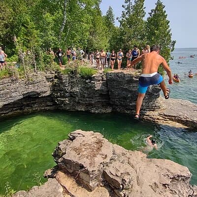 Unforgettable Sturgeon Bay Experiences: Memorable Gift Ideas for Adventurous Souls