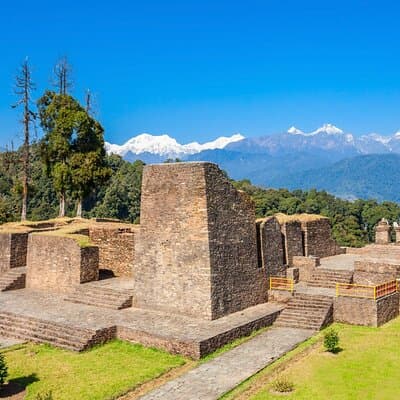 Unveiling the Essence of Pelling: Unique Gift Experiences for Explorers