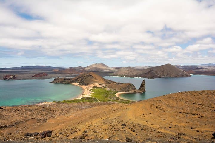 Unforgettable Gift Experiences in Puerto Ayora, Ecuador For Nature Enthusiasts