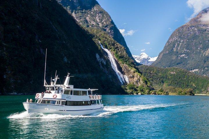 Unforgettable Fiordland & Milford Sound Experiences: Unique Gift Ideas in New Zealand