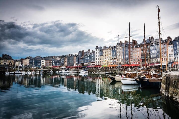 Unique Honfleur Experiences: Memorable Gift Ideas for History Enthusiasts